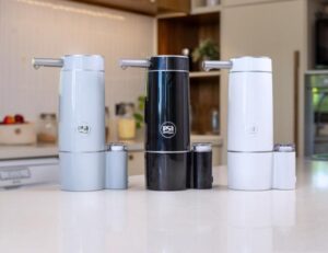 El agua que consume tu familia merece un respaldo real. Con 35 años en el mercado, el PSA Senior 4 purifica hasta 36.000 litros, cuenta con aval internacional y está protegido por 3 años de garantía oficial.